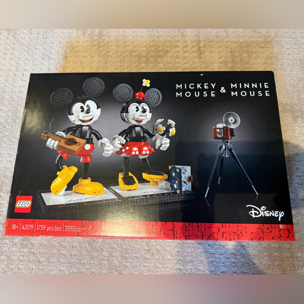 LEGO Disney Mickey & Minnie Building Set with Red and Yellow Accents